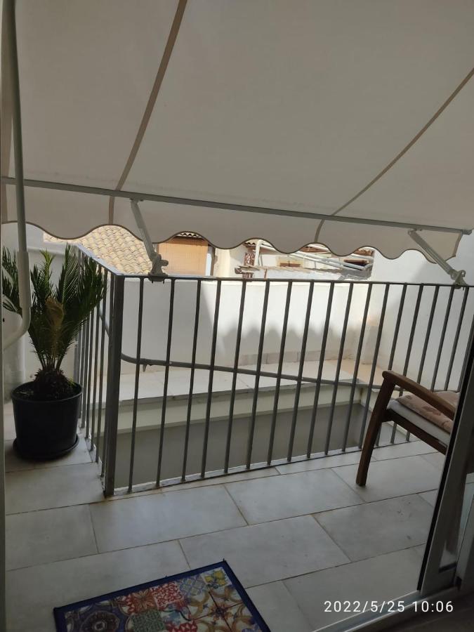 Deni'S Apartments Per 2 Con Veranda Balcone Syracuse Ngoại thất bức ảnh