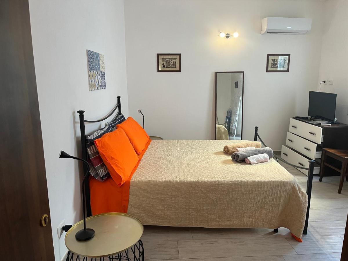 Deni'S Apartments Per 2 Con Veranda Balcone Syracuse Ngoại thất bức ảnh